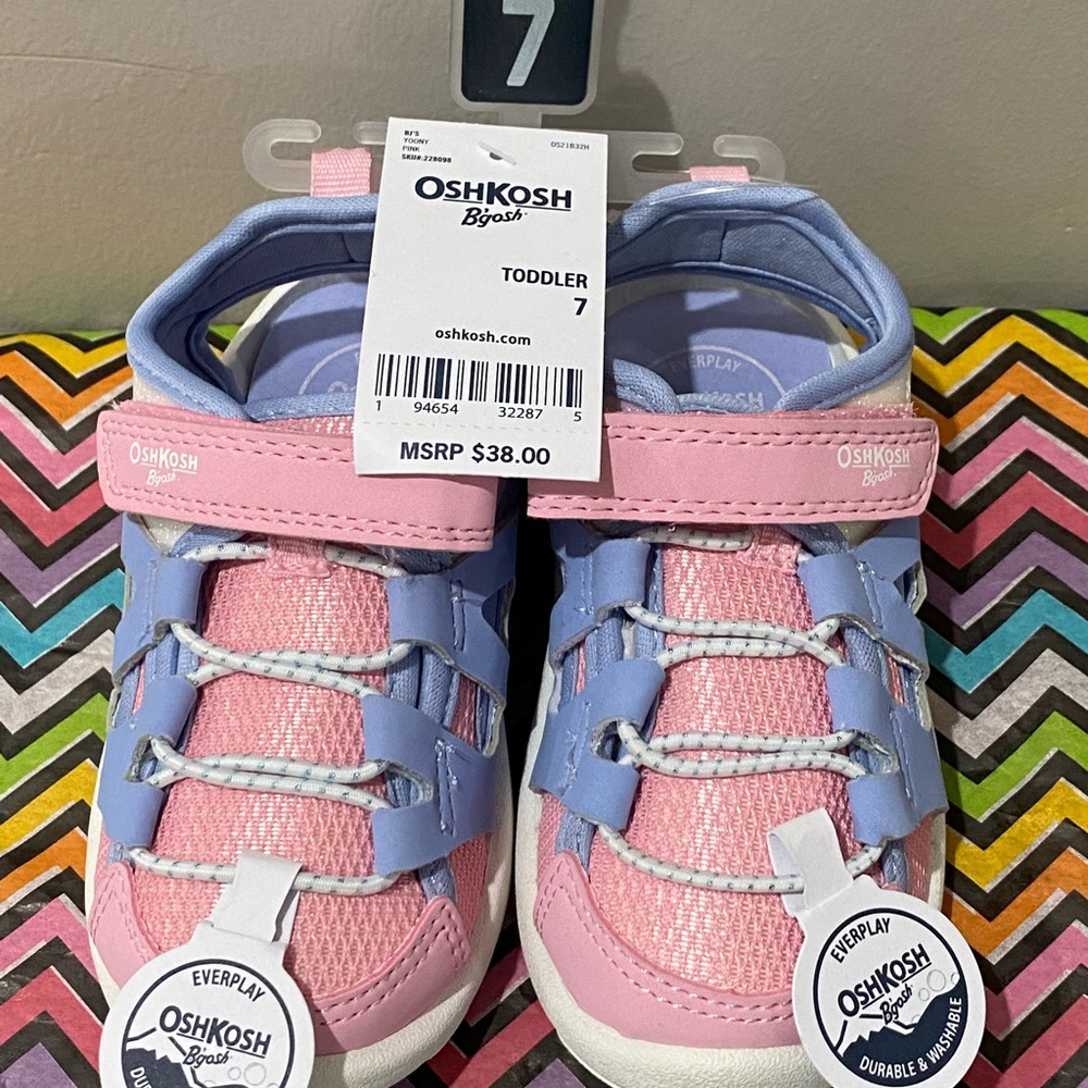 New-sz7 toddler Oshkosh shoes/sandals